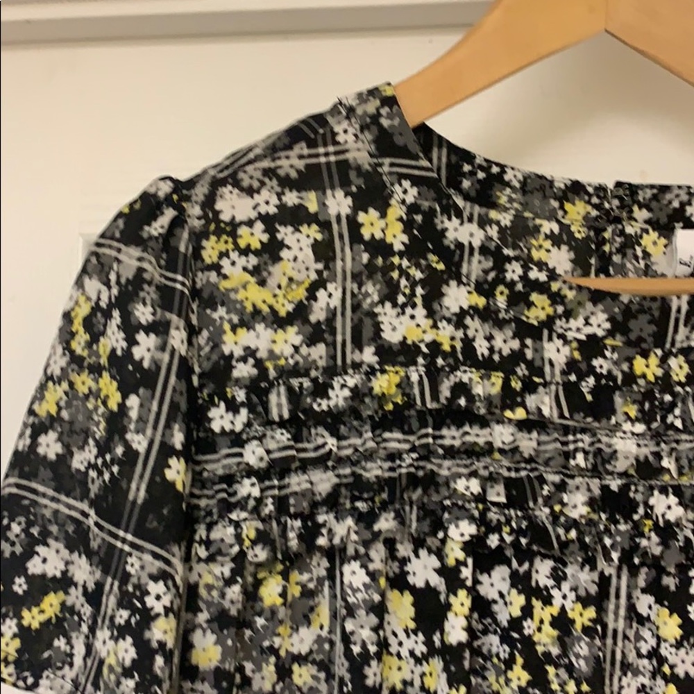 Elle Black Patterned blouse. Size L